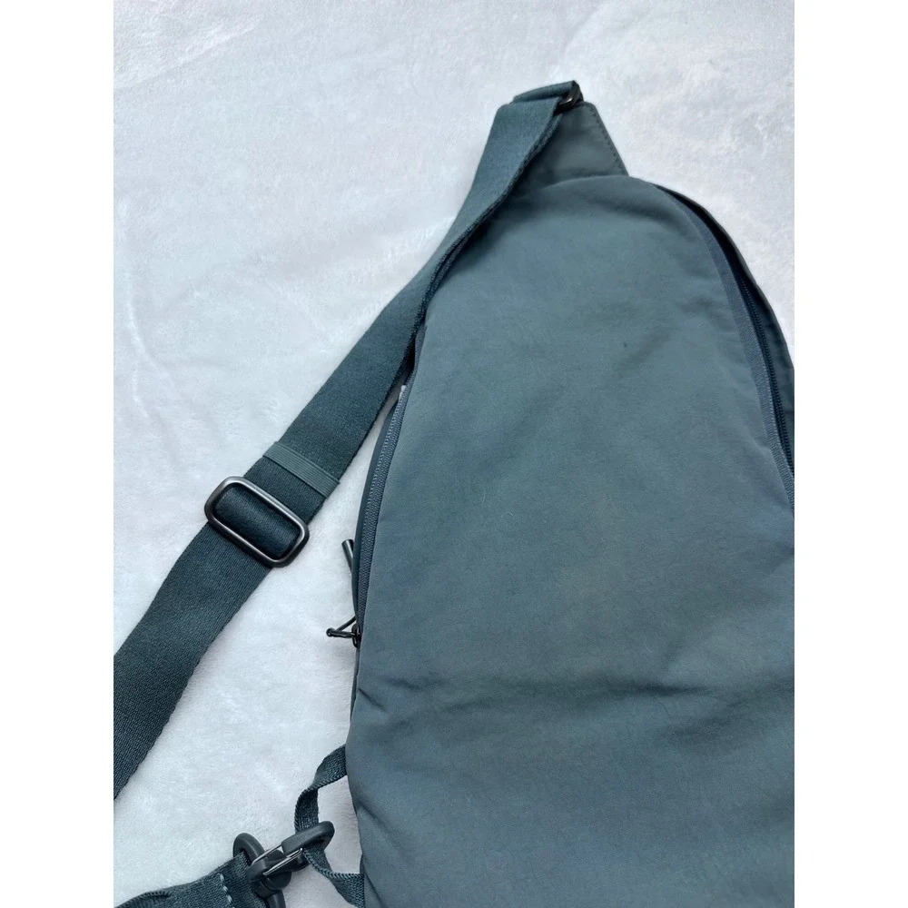 Athleta Kinetic Sling Bag Womens OS Slate Blue Green Crossbody Zip